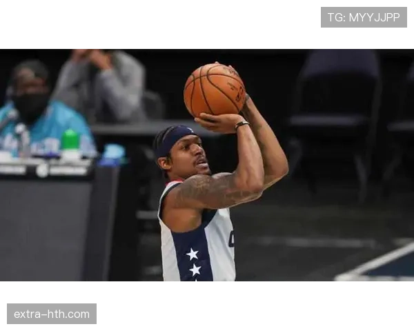 比尔无球跑动效率提升，拉开空间能力改变奇才进攻结构