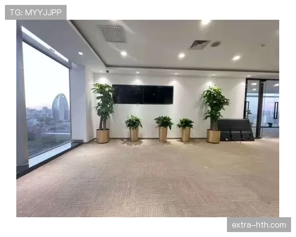 刷到莱万多夫斯基家那张餐桌照，光看餐具我就穷慌了